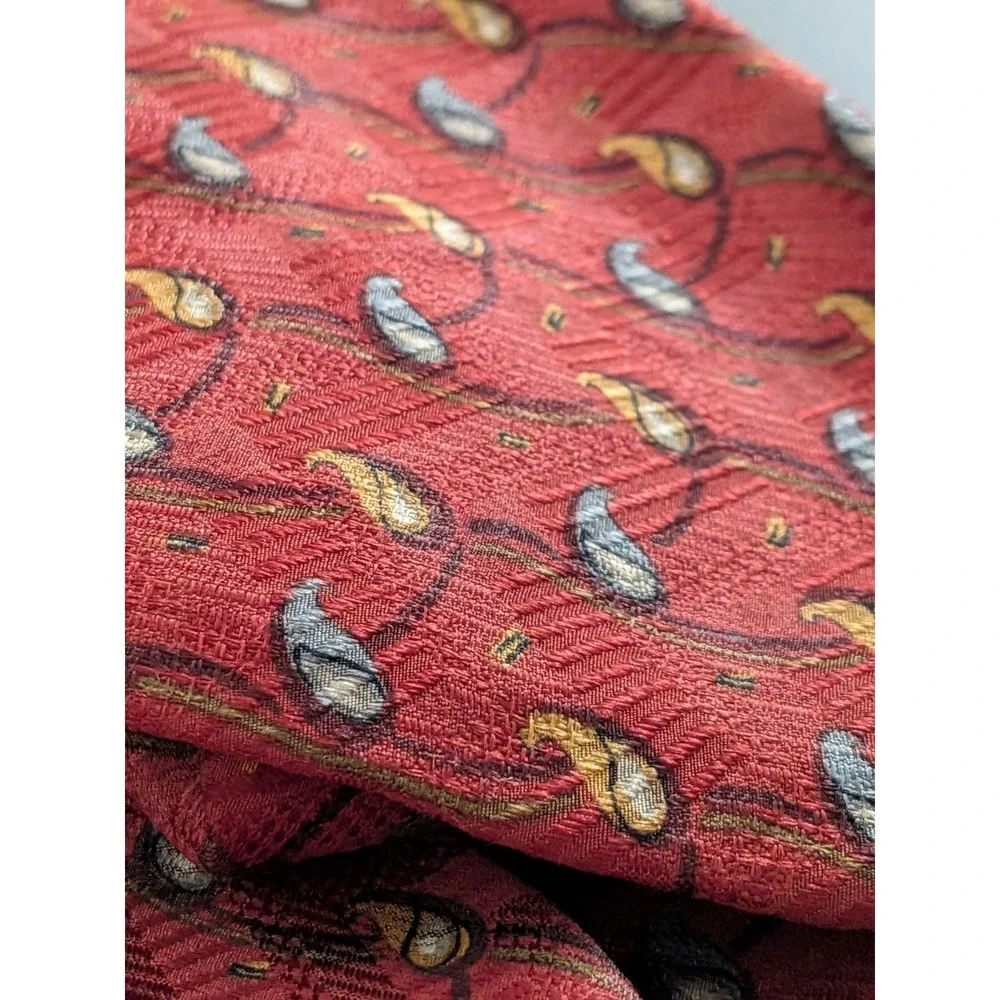Robert Talbott Studio Tie Red Paisley Pepper Textured‎ Silk USA Made 56